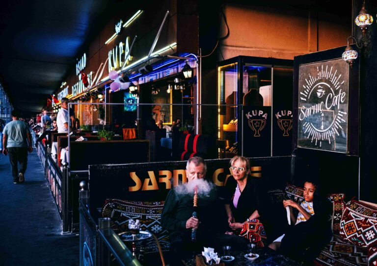Shisha in Jumeirah: A Comparison of Traditional vs. Modern Lounges